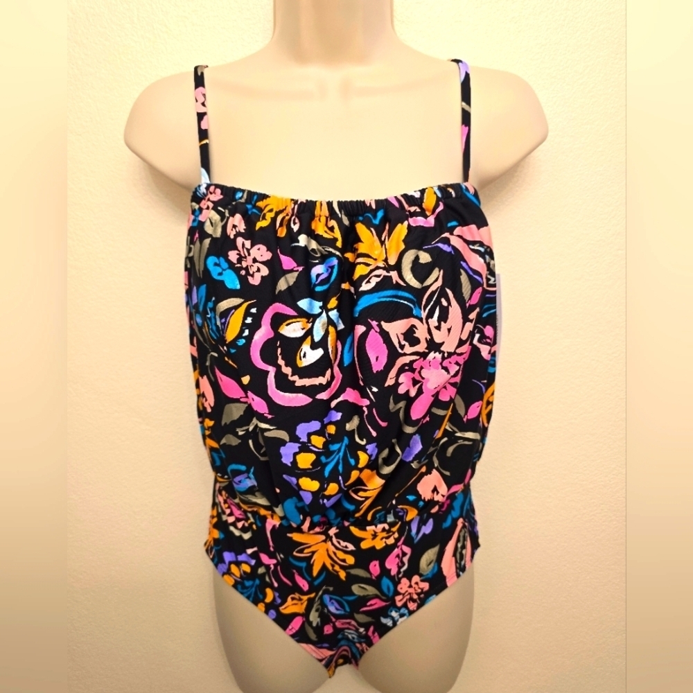 NWT Anne Cole Ladies One Piece Swimsuit With Tropical Floral Design